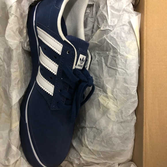 2 brand new Adidas sneaker - Picture 2 of 5